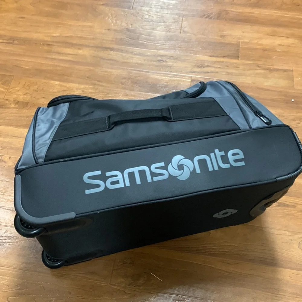Samsonite Travel Duffle Bag with wheel
